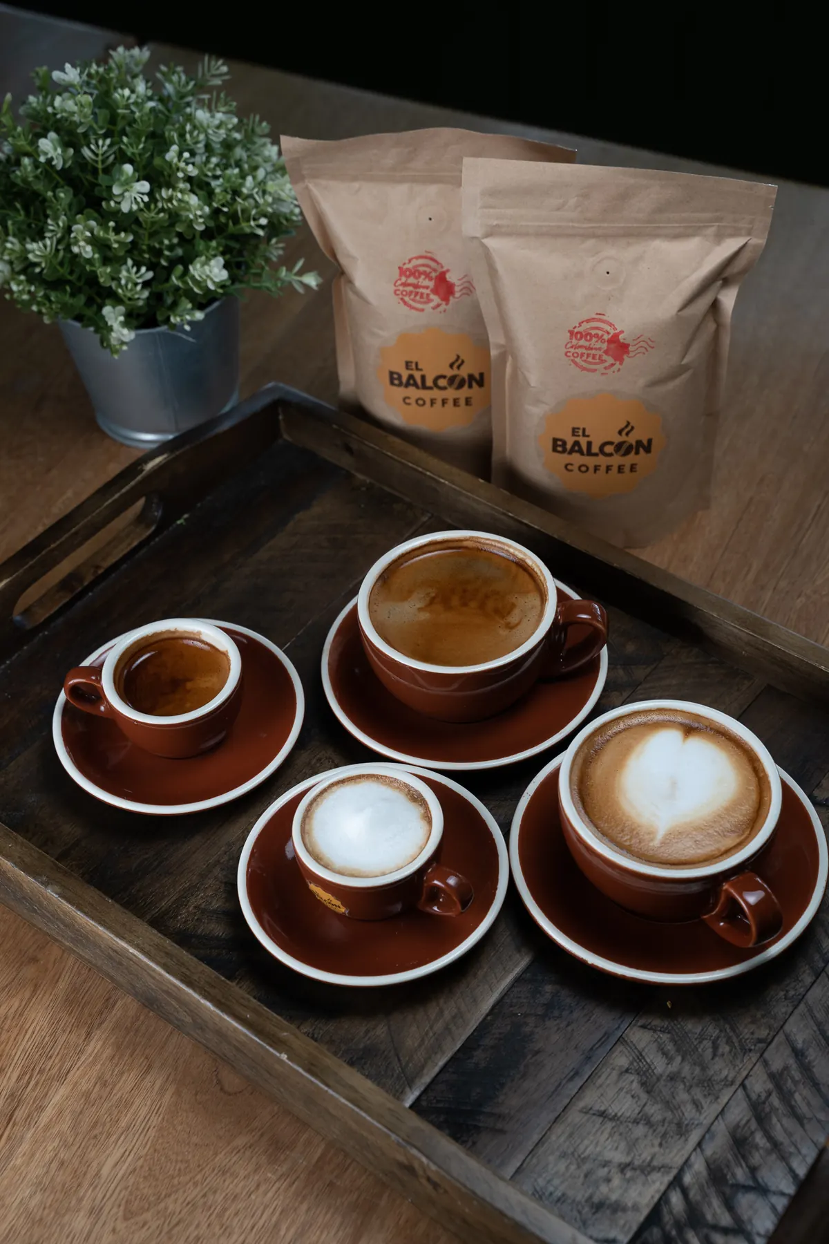 El Balcón coffee bags and espresso cups